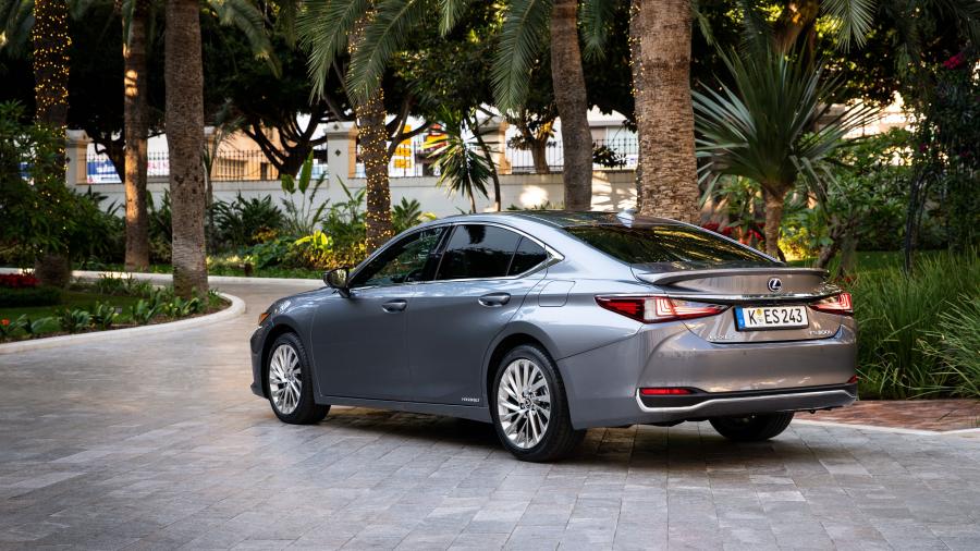  Lexus ES300h 2018 года  (WW) (фото 54 из 71)